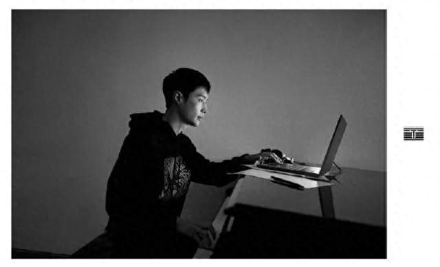 事业正红跑去上大学，张艺兴图的是什么？