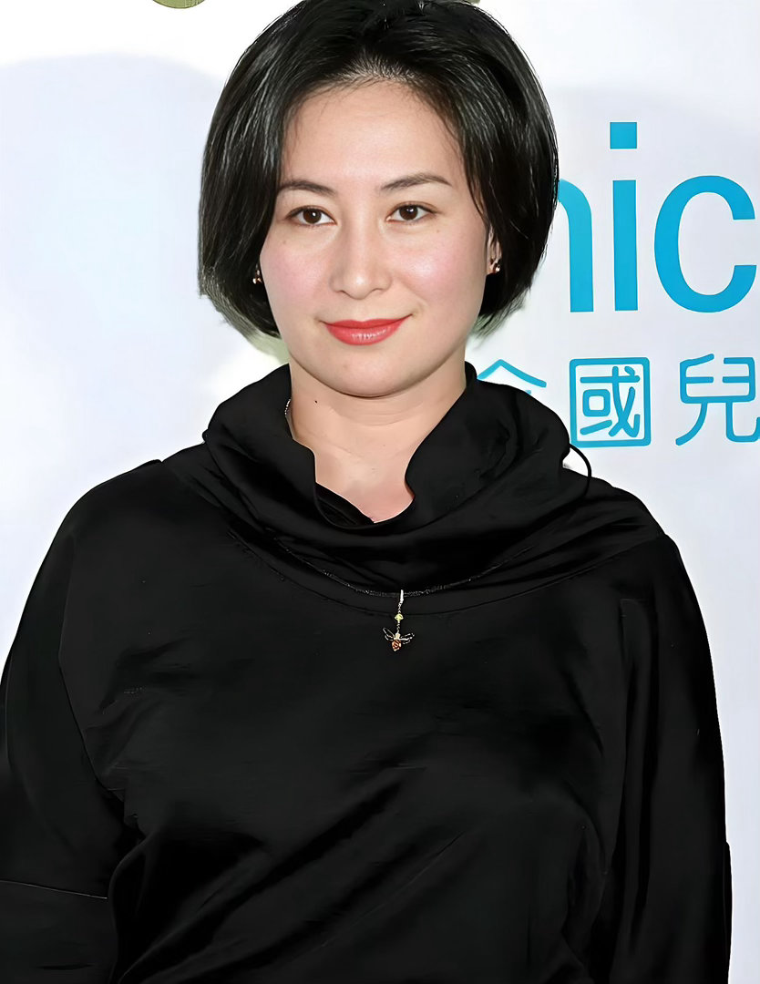 何超琼5岁就开始打理家中事务从小就接受现实的打磨，何超琼的格局与能力，早就埋下了