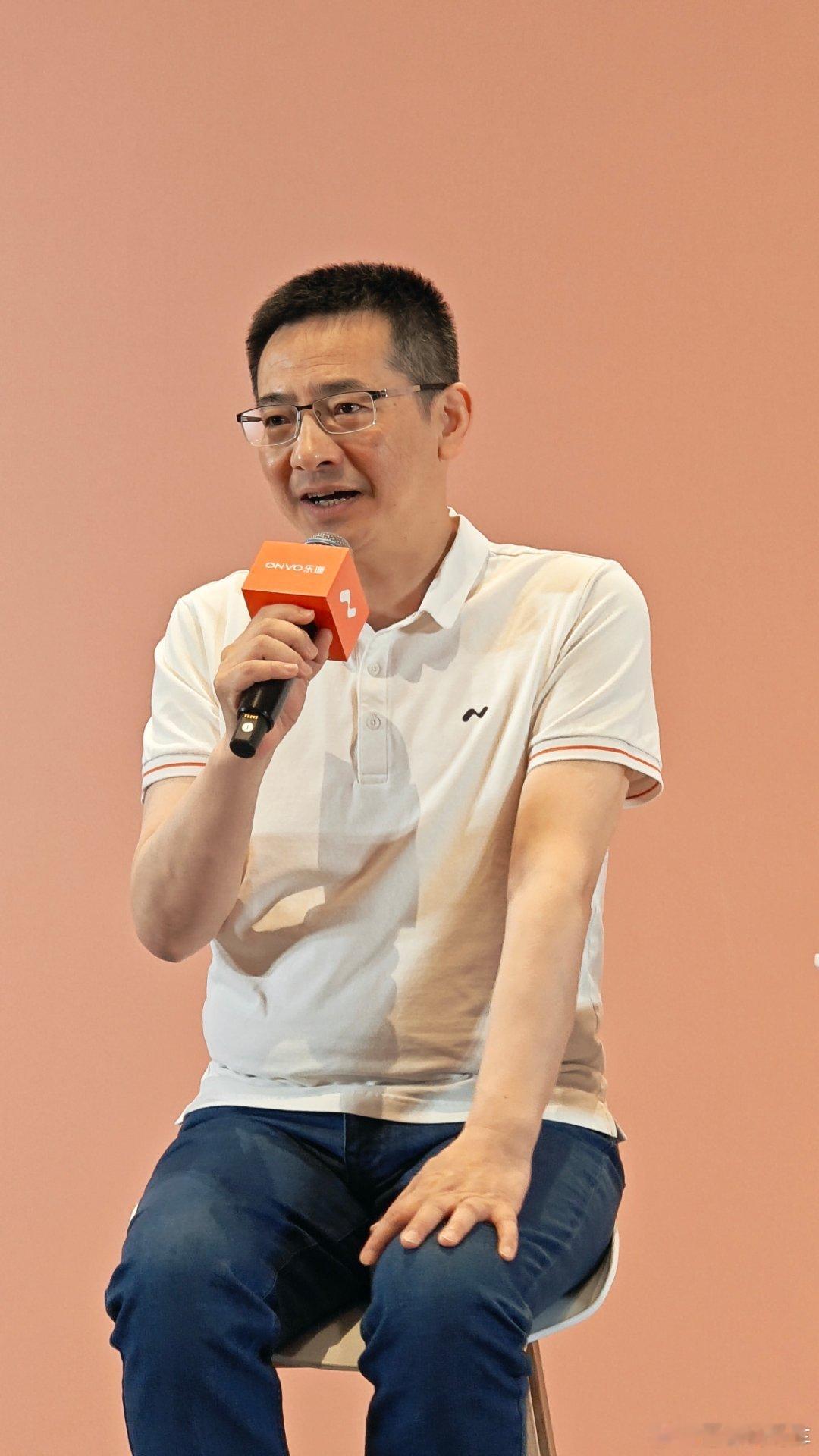 秦力洪：大五座市场总量不会有太大变化。大五座核心是大，要有更大空间，只有通过纯电