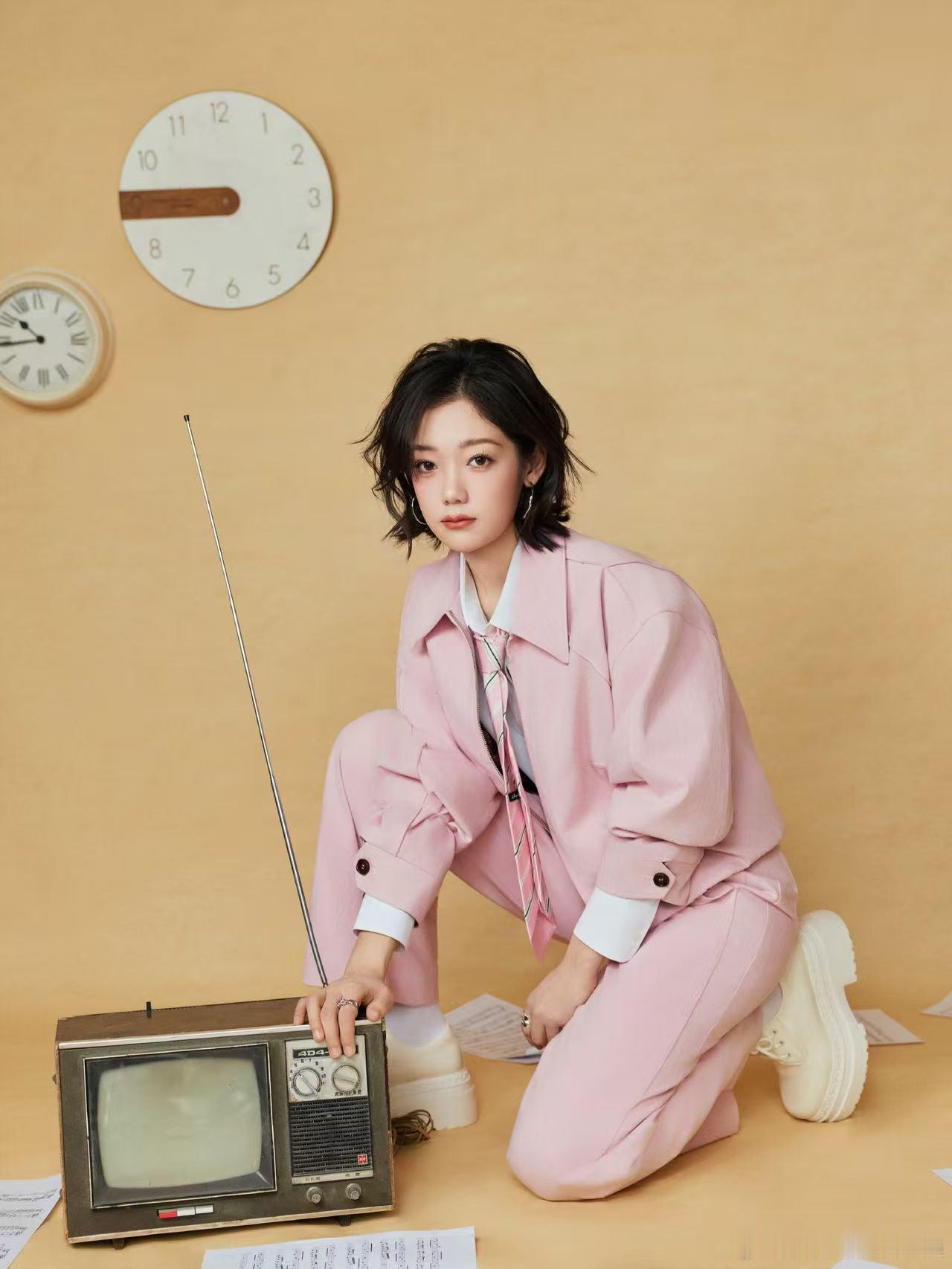 希林娜依高直播 希林娜依高直播揭露：女中声部的TMI就是全员都在演出时跑调成合唱