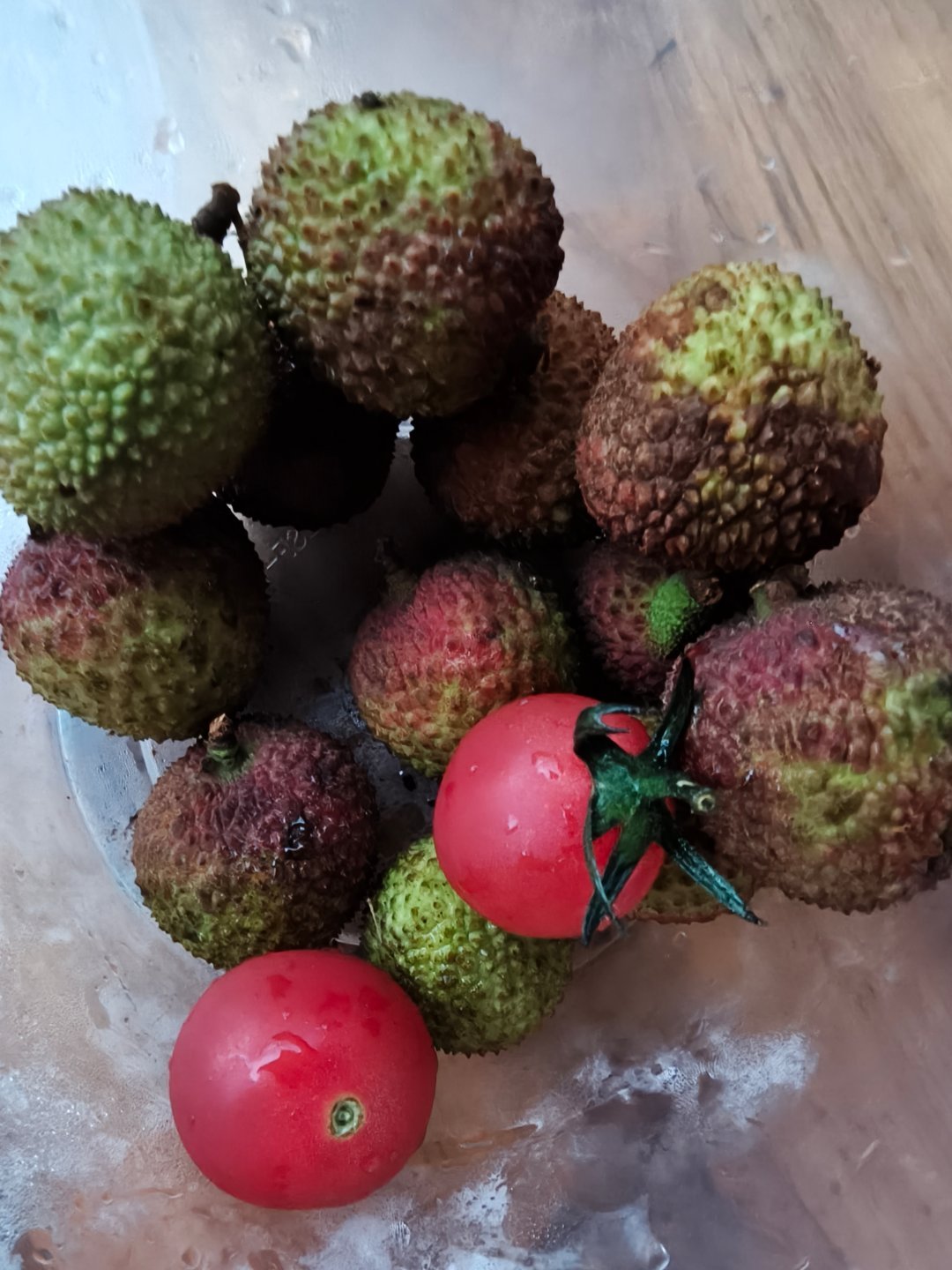 荔枝之前听说荔枝一次不能吃多是真的吗？一般吃多少适宜？ ​​​