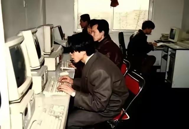 汉字不能被毁灭！美国人在发明电脑的时候，压根就没想过要使用把汉字输入法，内存才几