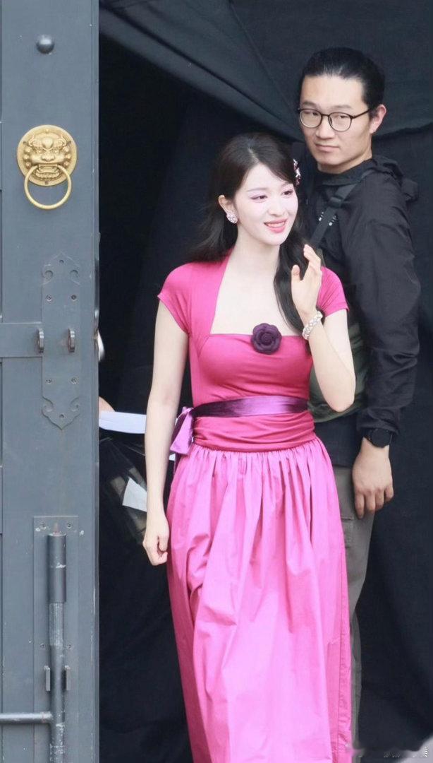 造型师是王楚热的黑粉吧，服装一件比一件低俗难看 