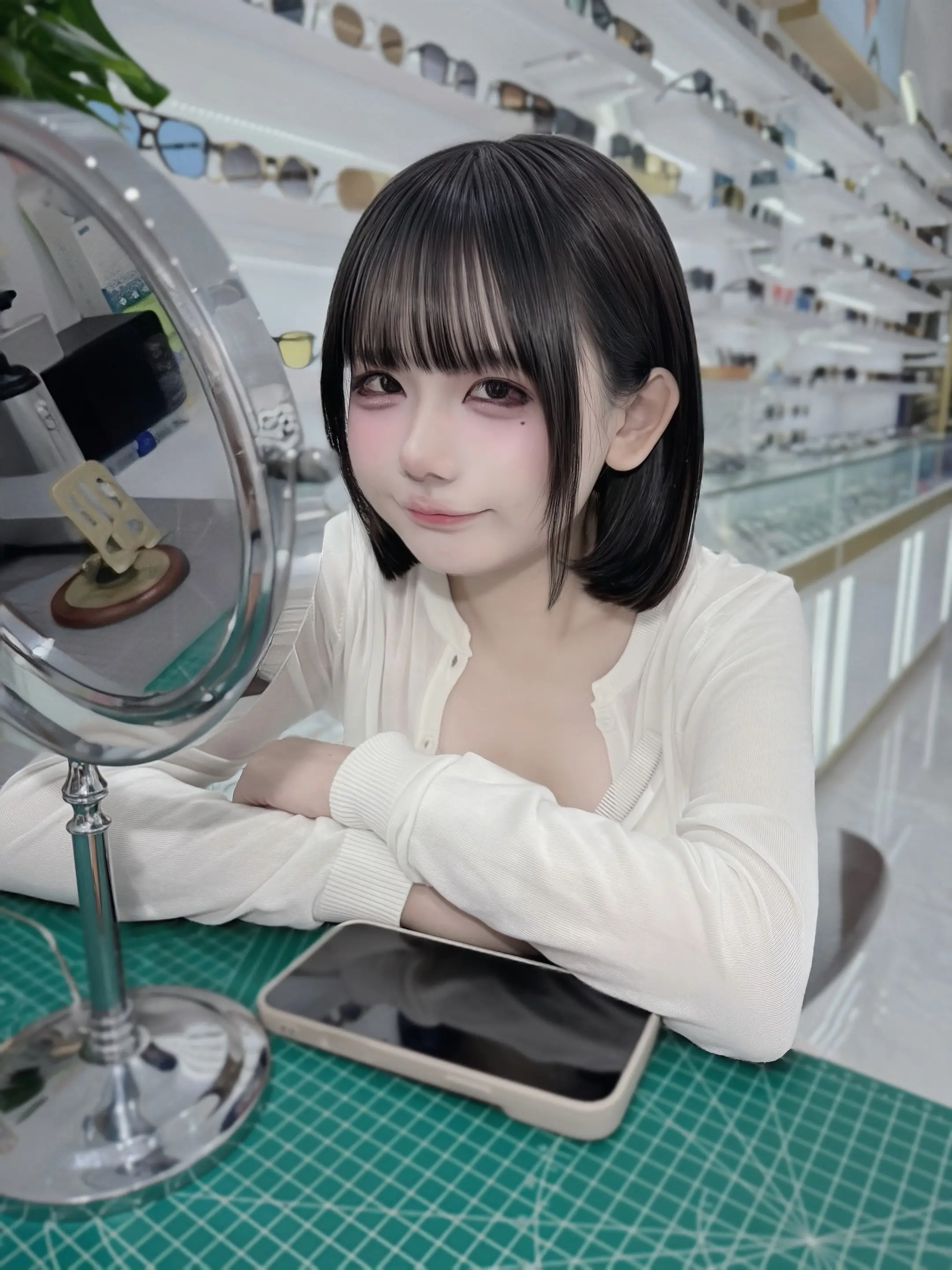 换眼镜了，换妆容了。眼镜娘赛高！这次选了比较御姐的款式