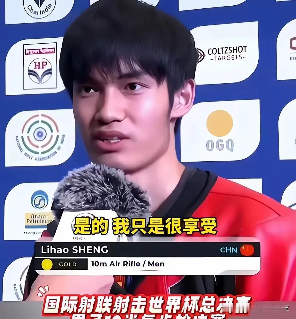 你瞧！盛李豪那简直就是“胜利号”战舰呀，一路乘风破浪，霸气十足！凡是搞公平竞争选