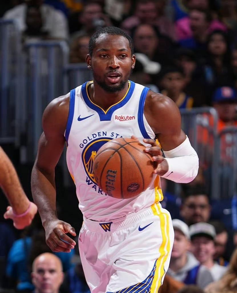 又开闹？库明加膝盖核磁共振无异常，但拒绝训练！
哈哈，勇士希望他参加队内对抗赛好