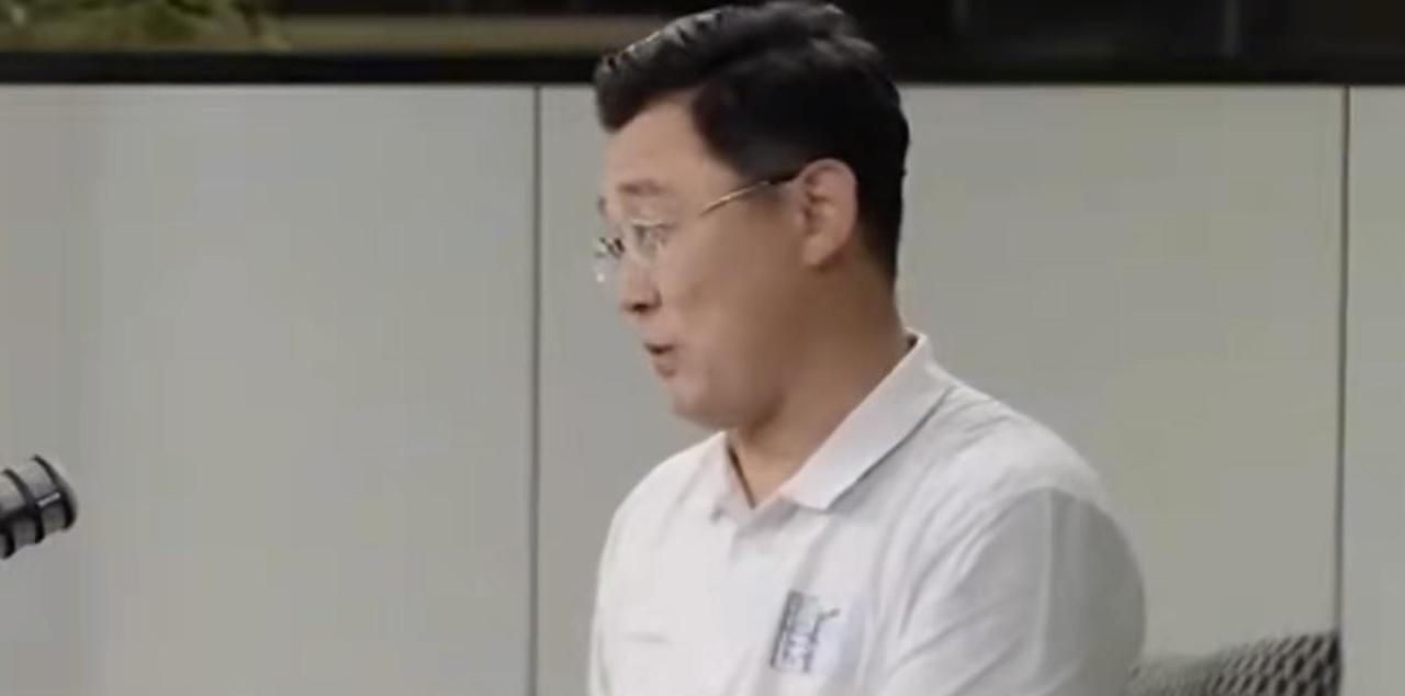 3个大人伺候1个娃打伞擦汗，孙继海当场淘汰：青训早废在球场外了

孙继海这次话说