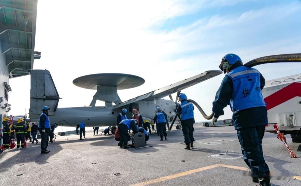 细节了！空警600，福建舰甲板起飞前准备照曝光！

福建舰上，空警600这个角度