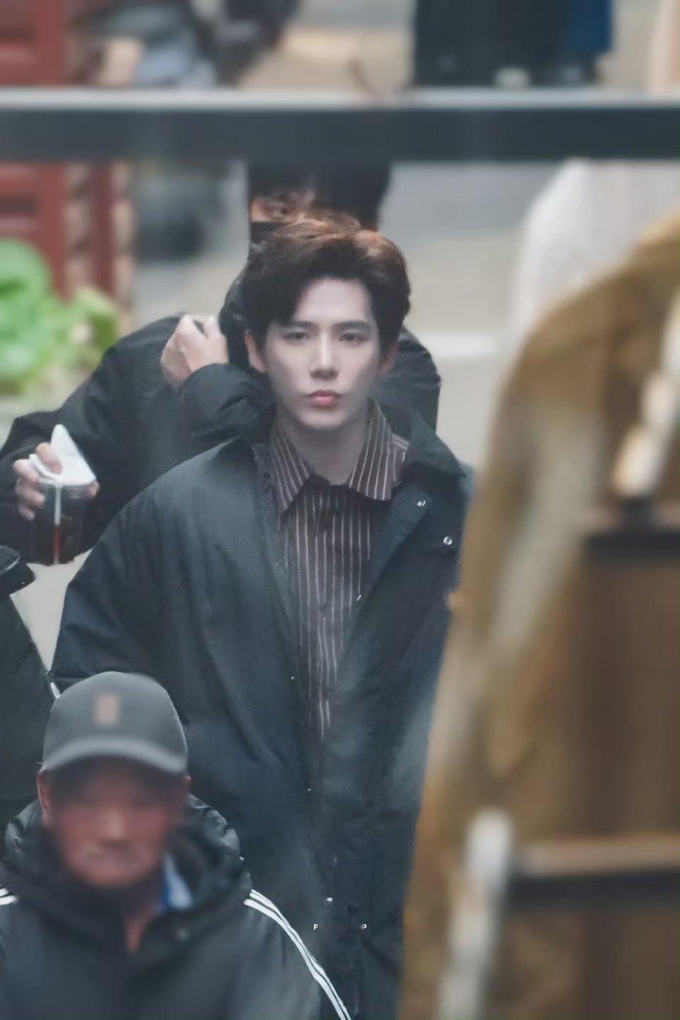 王安宇推理的高光时刻，一点不像之前玩狼人杀的样子，认真起来真的老王哥直接毕证明附