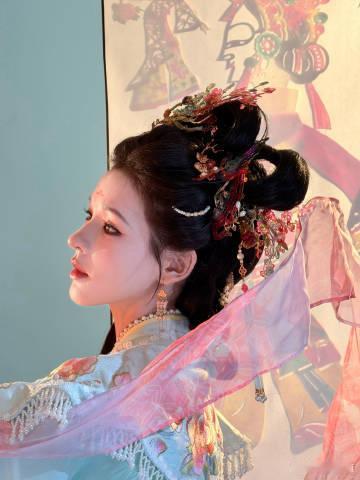 张予曦七夕晚会仙女下凡了谁给张予曦递古偶的本子 张予曦七夕晚会仙女下凡了，真的很
