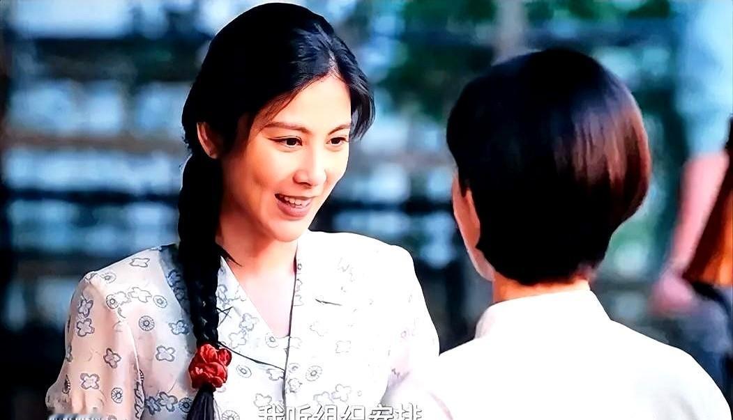 耿乐这角色，真是凭实力单身！

《小城大事》里，他演的林镇长去跟孙小燕相亲。
