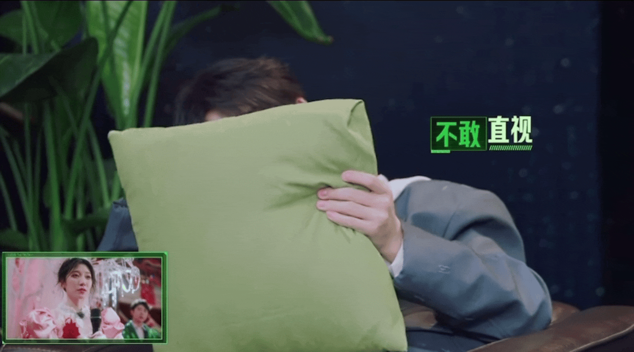 丁程鑫陪看依然被吓到了丁程鑫看自己被刘宇宁公主抱的表情开始推理吧丁程鑫陪看的时候
