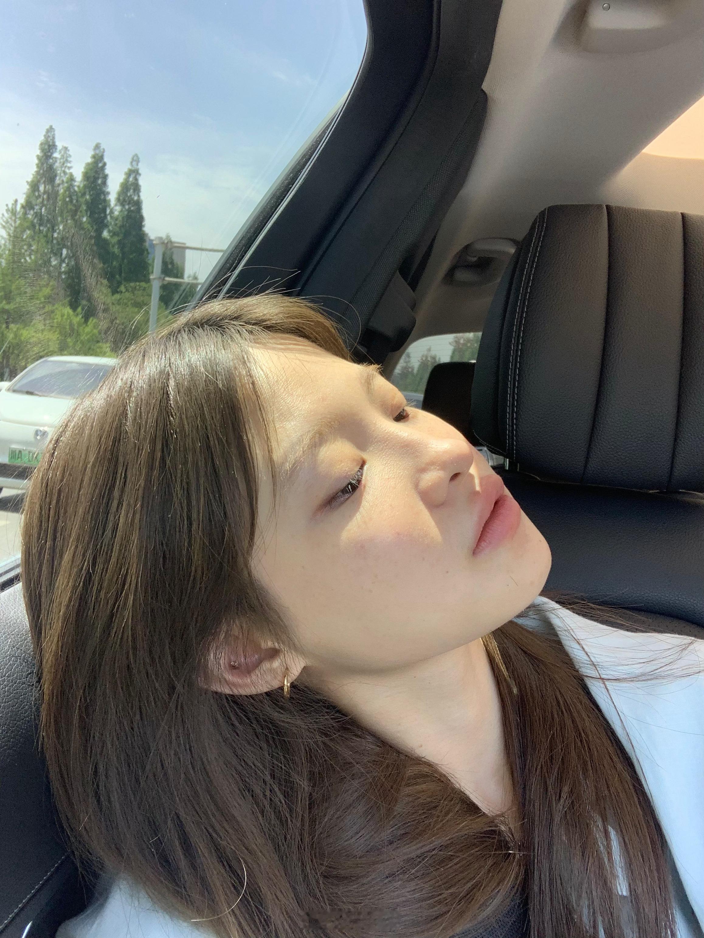 起因是今天在路途中拍到了一张超级似曾相识的照片 于是非常想一探究竟 一路顺着微博