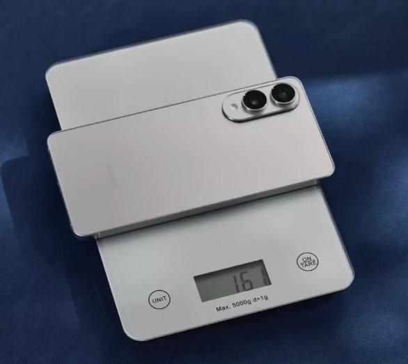 虽然苹果iPhone Air市场不佳后，依旧有厂商瞄准，小米17 Air被曝评估