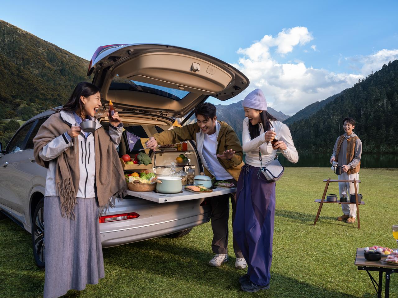 电磁炉、茶台、冲凉房都给你整出来了，你能想出车上再搞个什么场景出来？[吐舌]