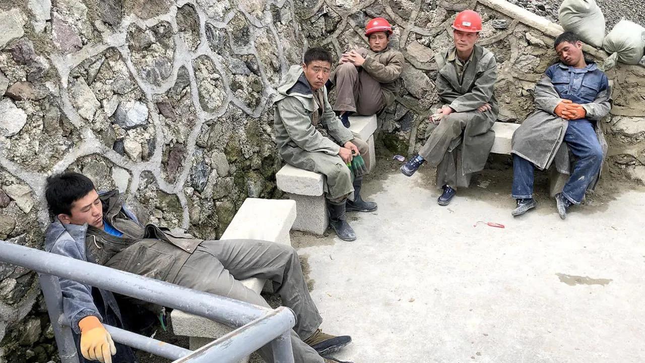 北棒人在俄罗斯工作如奴隶
从俄罗斯建筑工地逃出的北棒工人告诉 BBC记者，他们受