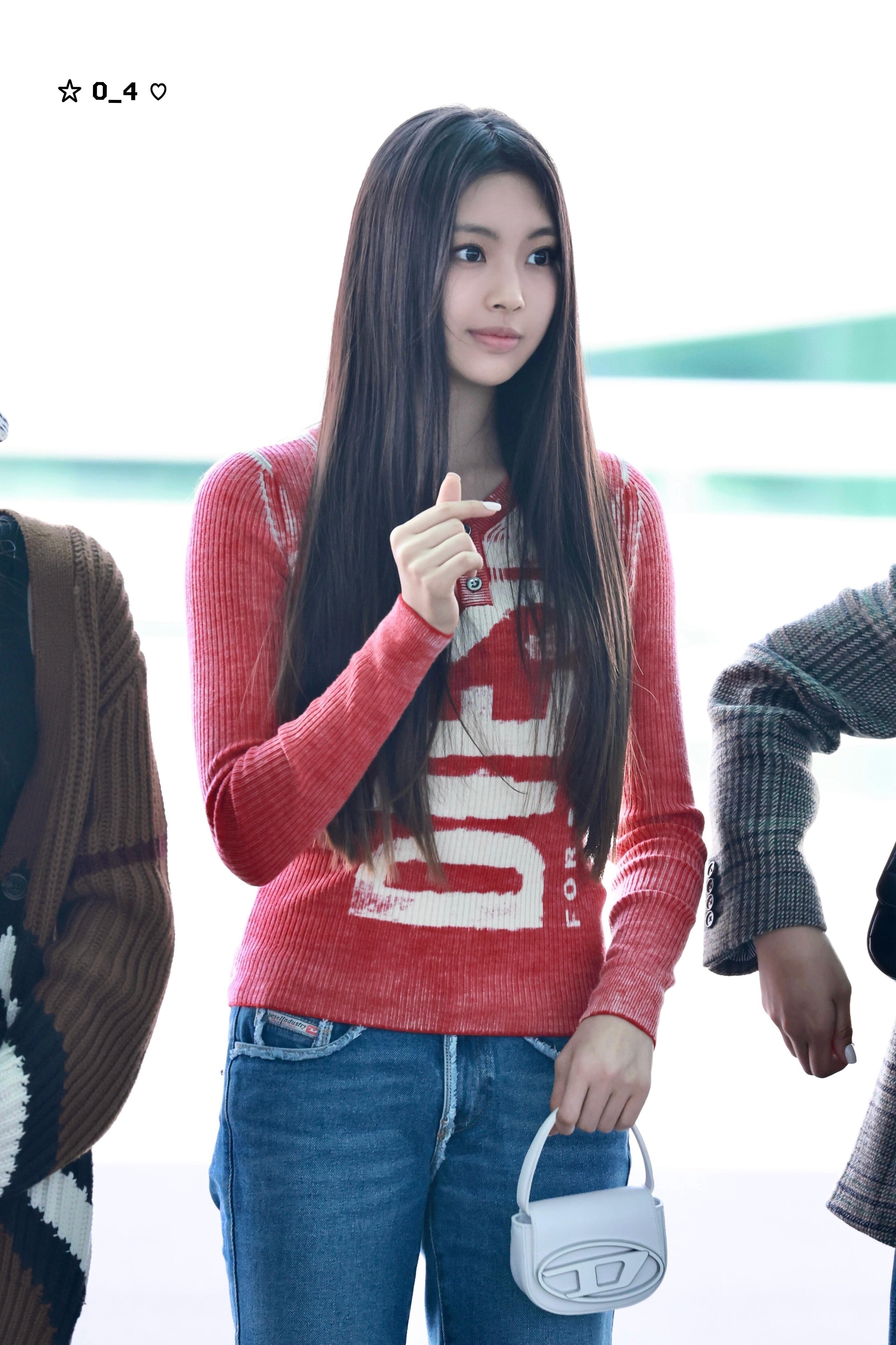 NewJeans更新李惠仁近照李惠仁0421生日快乐出道两个月 十四岁的【李惠仁