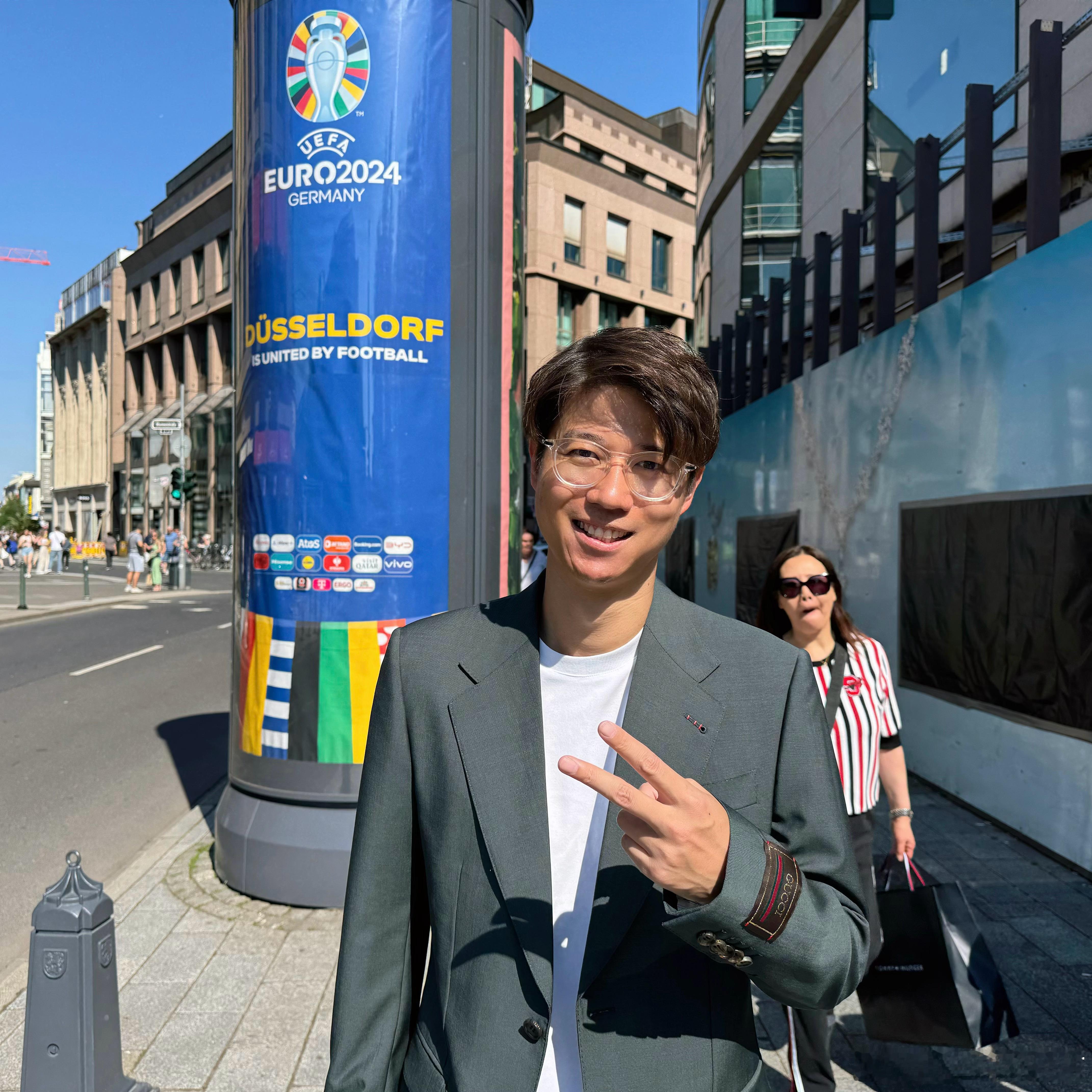 海信给了最顶级的vip票，必须临时整一身行头，不能在威廉王子面前给中国人丢人啊[
