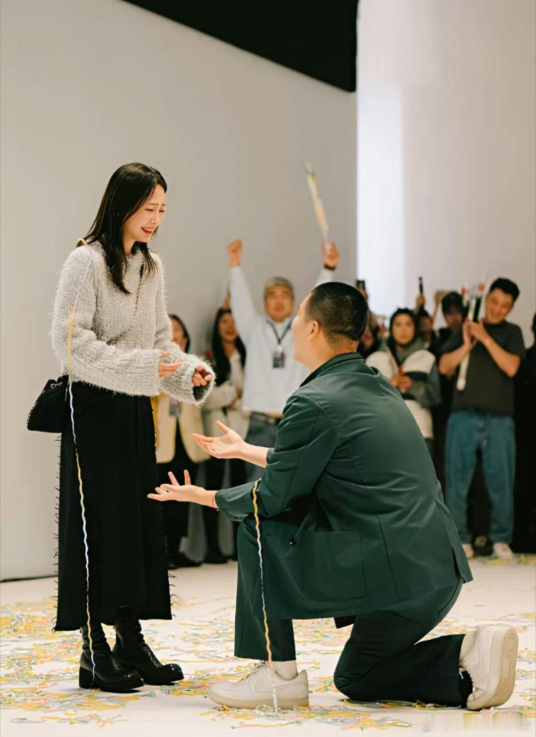 李纯给马頔展示鼻涕妻子的浪漫旅行李纯完全放下偶像包袱，直白分享小窘迫超真实。马頔