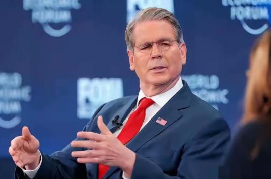 美财长：中国买不到伊朗油。同一天，70艘油轮装满美国油高价出口！
4月14日，美