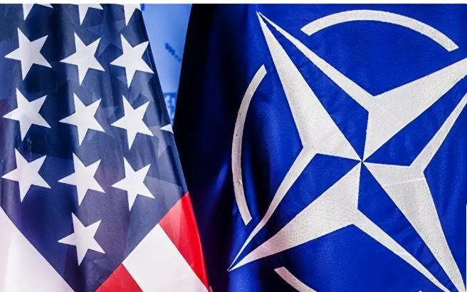 2026年初的白宫，特朗普面对镜头再次展现熟悉姿态。他对中俄战略协作嗤之以鼻，将