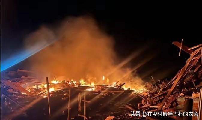 俄罗斯下手太狠了！
​​五枚炸弹，两吨半炸药，冲着一个刚扎营没多久的乌军旅就招呼