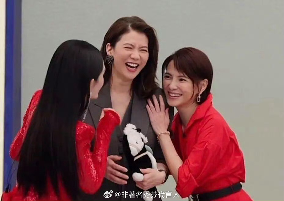 两位可是演过恋人的 哈哈哈哈哈哈哈哈袁咏仪说浪姐请不到我李心洁请到