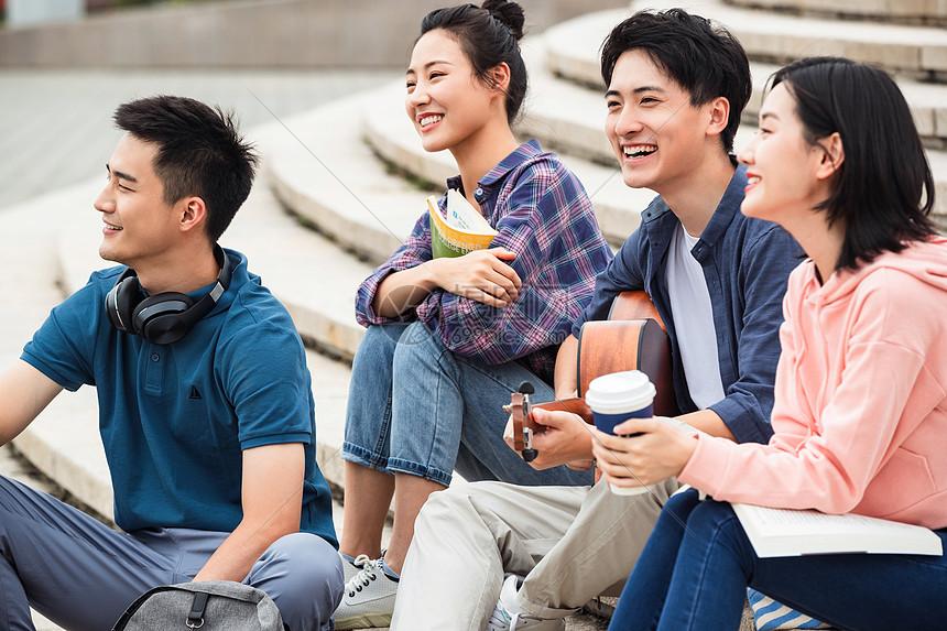 好人与坏人之间，可称为“普通人”。
       生活中多数人都处于此区间。此前