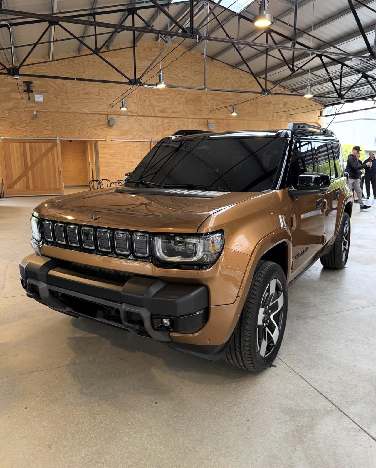 Jeep Recon，一款能越野的纯电SUV。