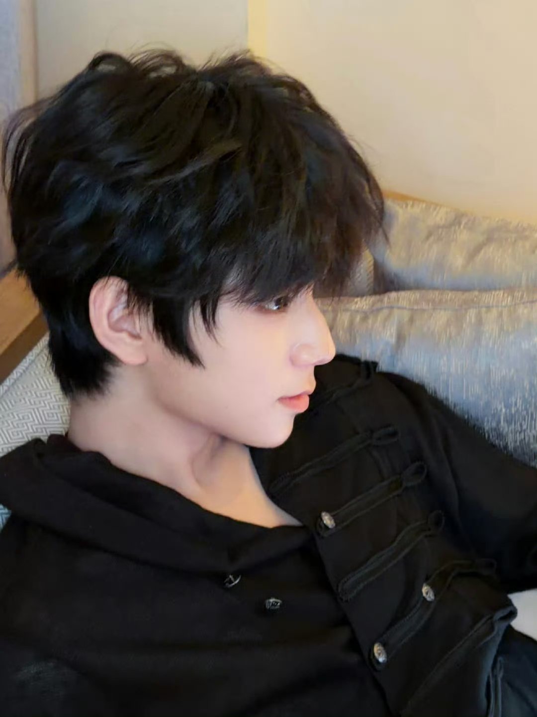 王橹杰的一套库存橹橹的库存永远不会让人失望！每一张都帅到心巴上，颜值天花板实锤！