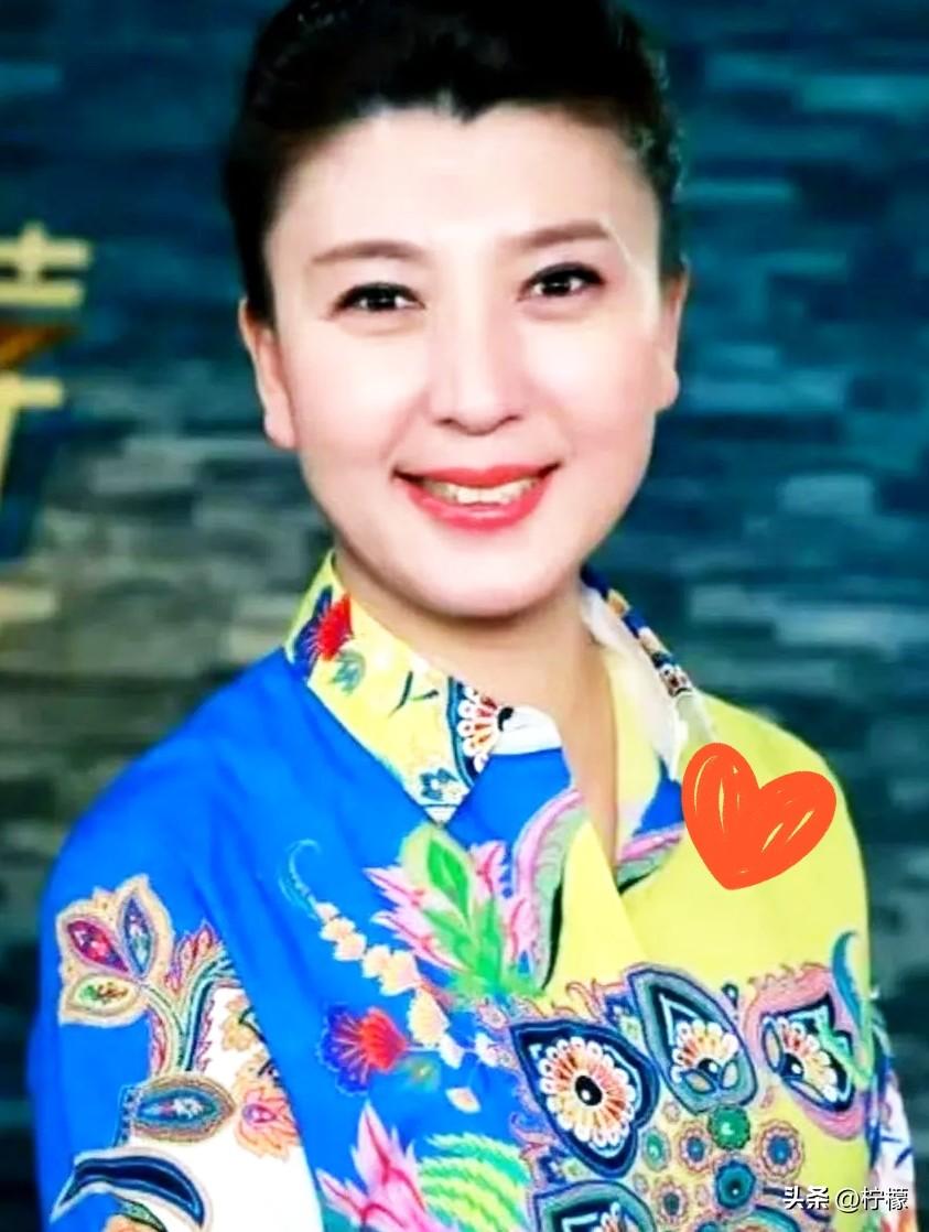 看到这事儿，先愣住了。
闫学晶最惨的结局，
不是演不了剧、上不了春晚，而是回了老