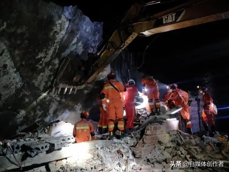 突发地动惊扰川渝多地民众
 
一场突如其来的地层震动，搅乱川南多地深夜的平静生活