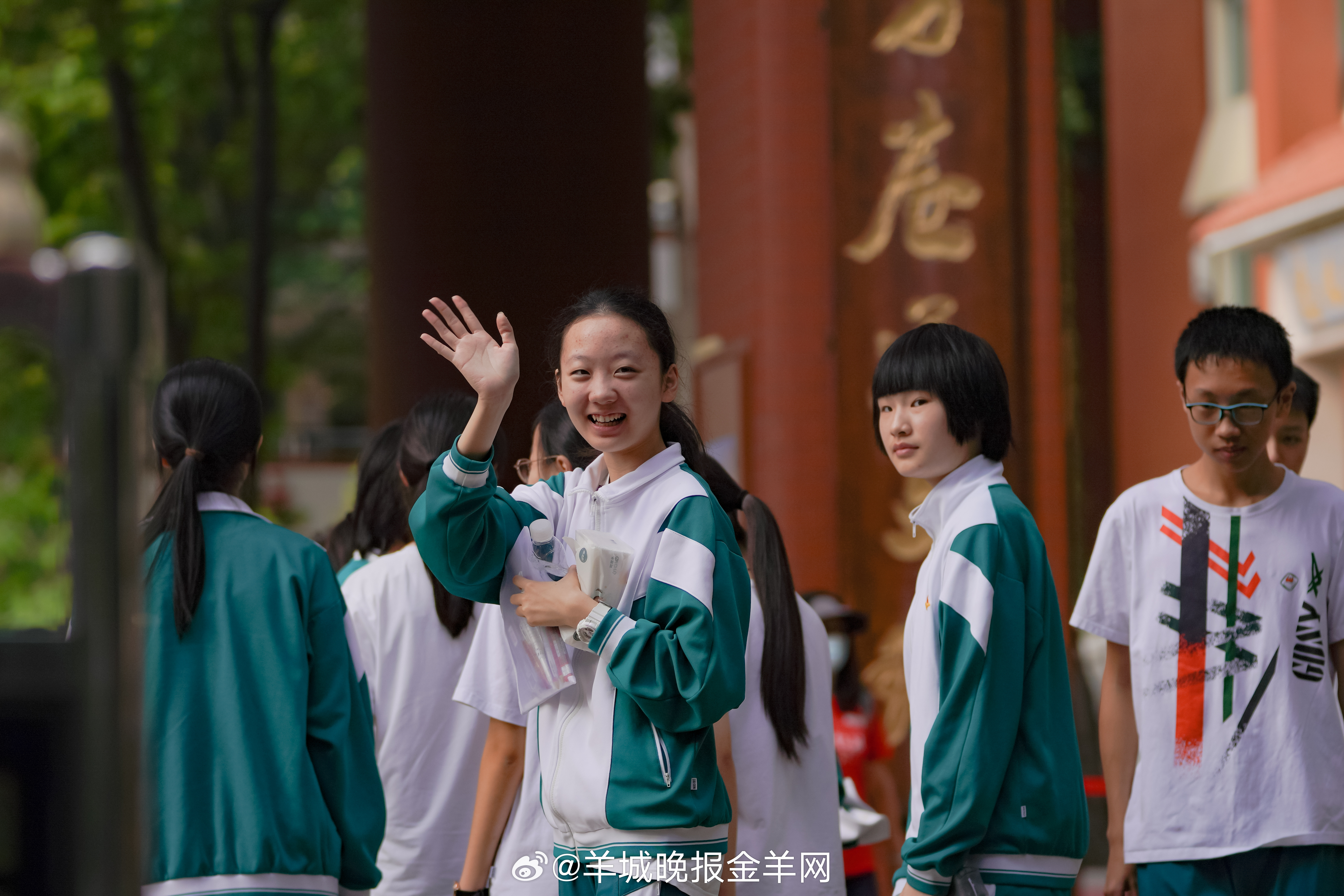 #早安#你好，2025年下半年！放下昨日的行囊，怀着希望与期待，去书写今日的精彩