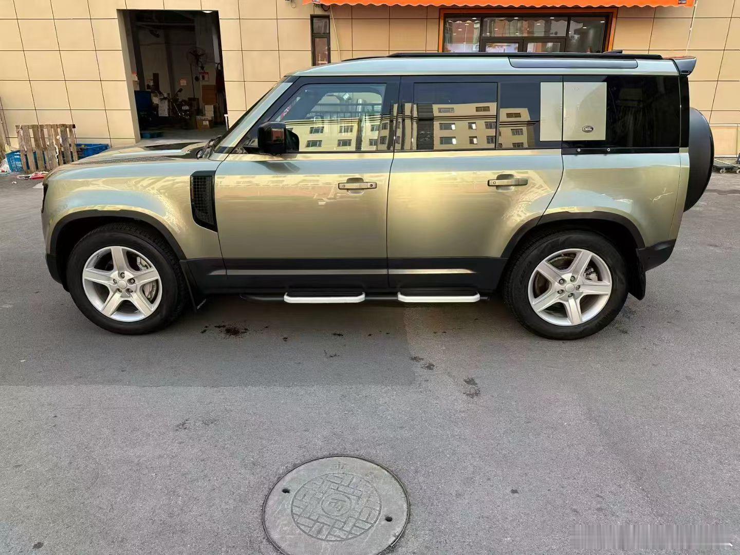 路虎卫士110 P400 HSE 绿外绿内，高定版配色 