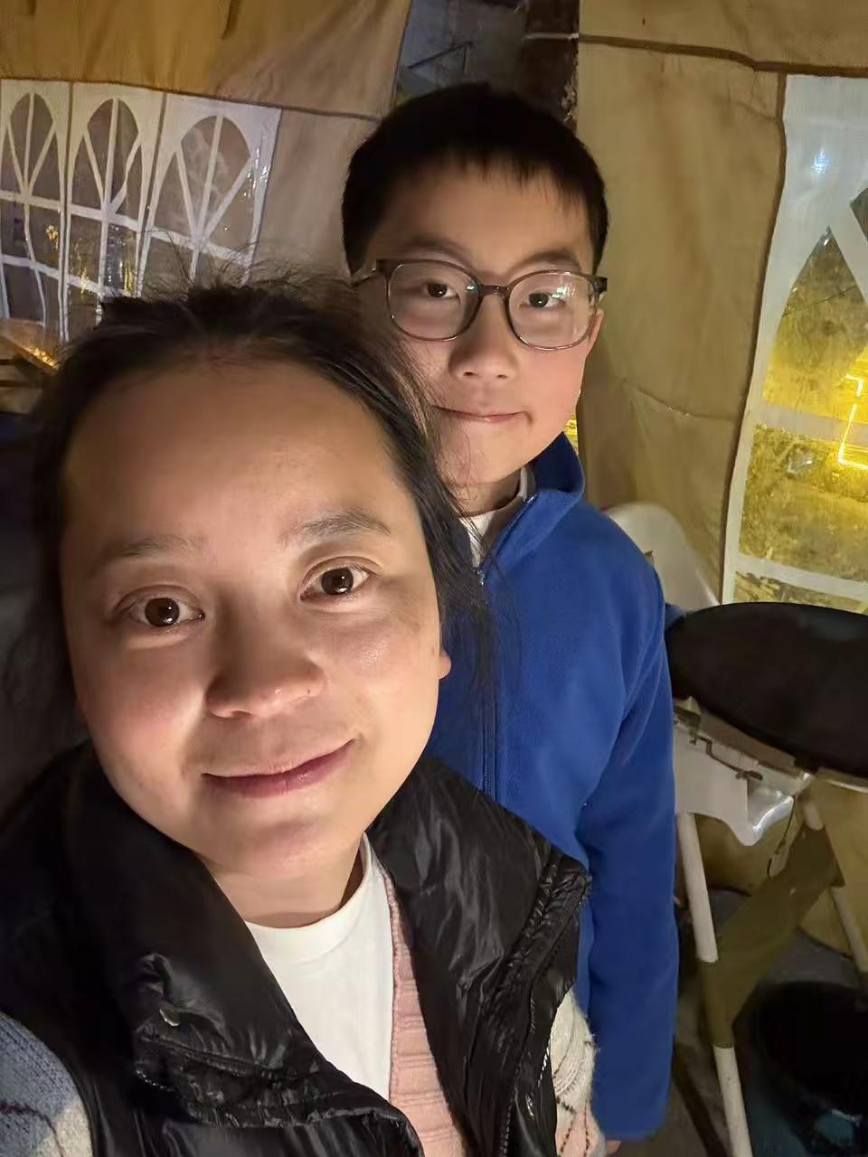 阳光男孩，眼里有光，心中有爱，健康成长