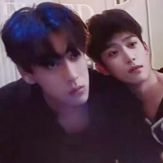 我不行了两个人萌死我了像没睡醒被孩子吵醒睡眼朦胧的呆呆样🥺🥺🥺 