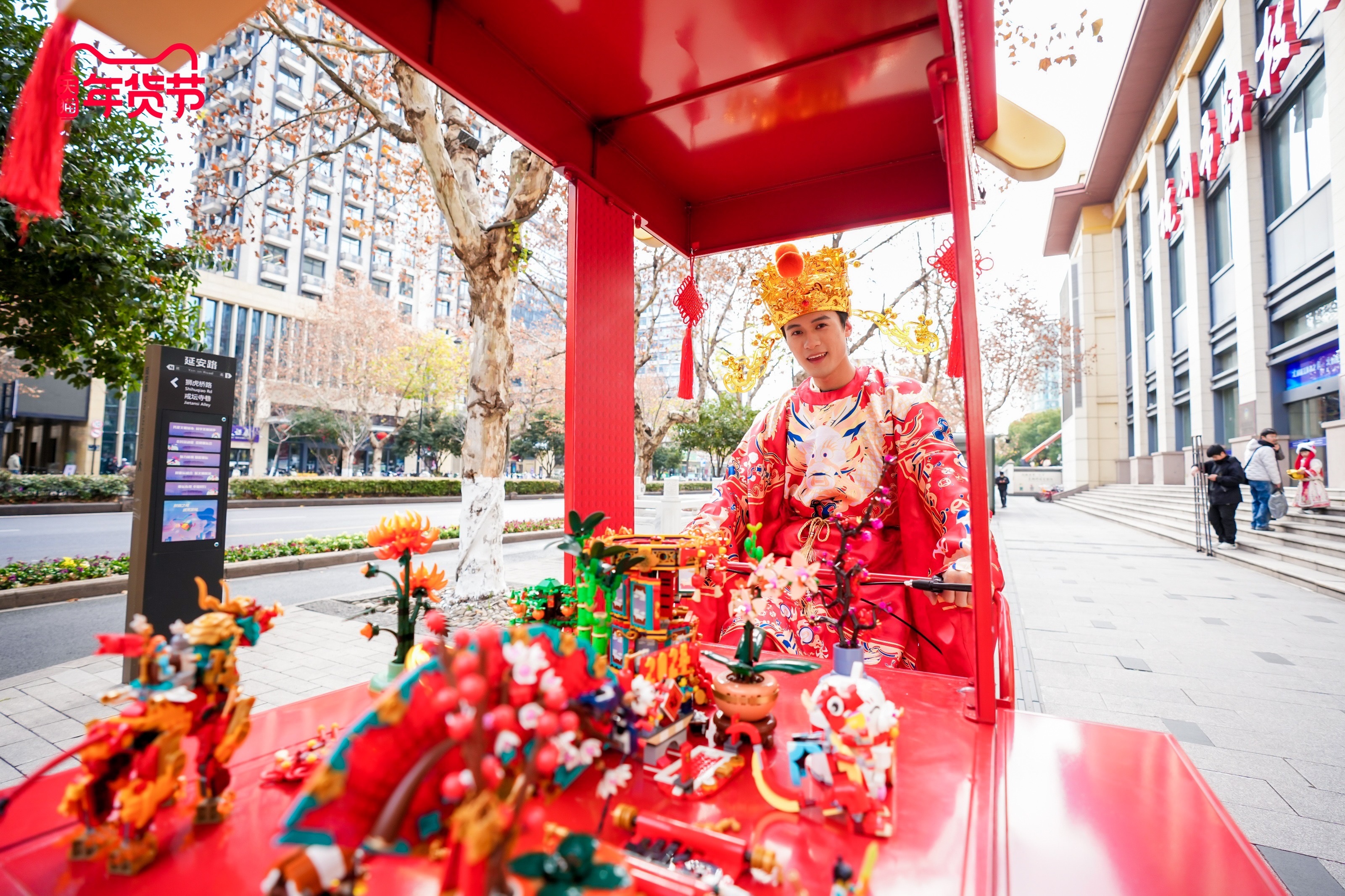 小小老子也是吃到好的了！第一次见到这么帅的财神，还给我发年味好运卡，过年的氛围妥