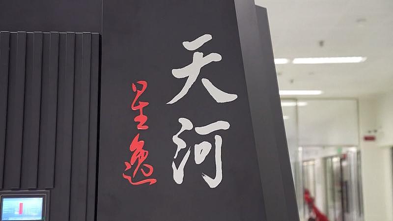 最近老听人说"AI的尽头是电力"，我一直觉得这就是句口号，直到看到这条新闻：远景