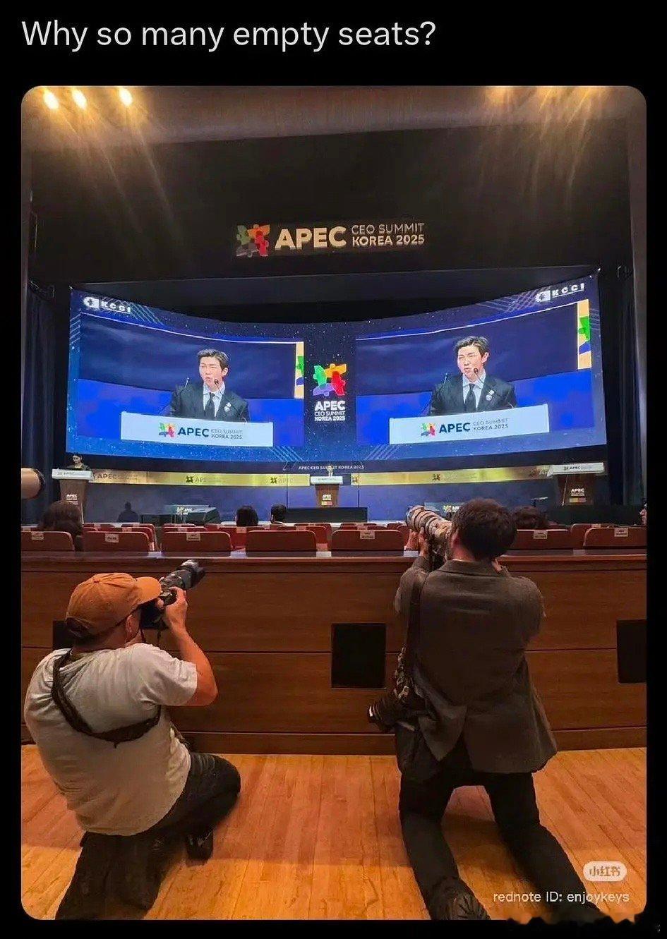 我去 金南俊自费去APEC下辖的一个附属会议去演讲镀金 结果现场座位几乎全空。。