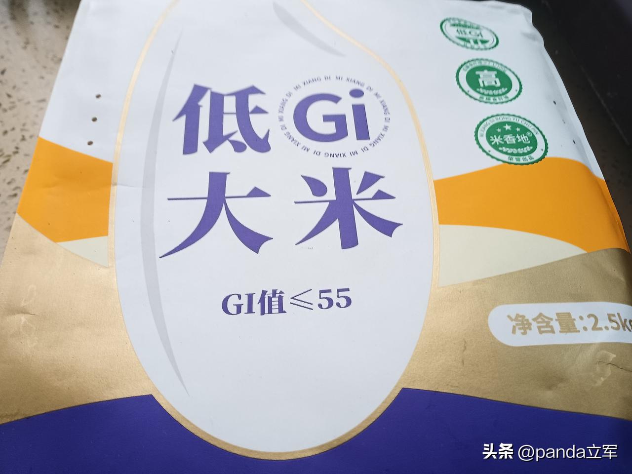 Gi大米
自从我的小作文里有控糖的字眼，抖音给我推的都是低糖食品，无糖饼干、糙米