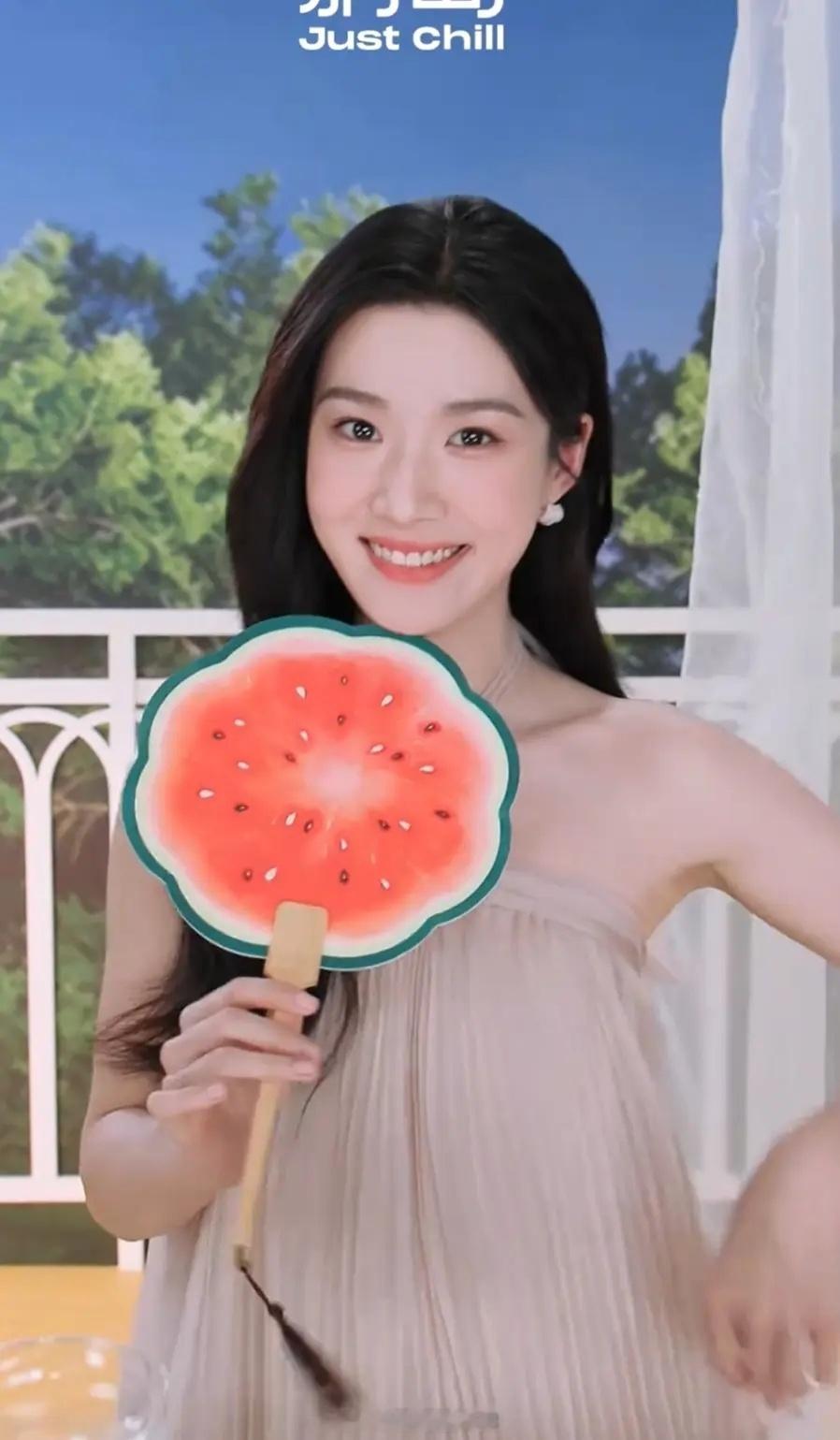 这么看卢昱晓确实挺普的，没什么辨识度