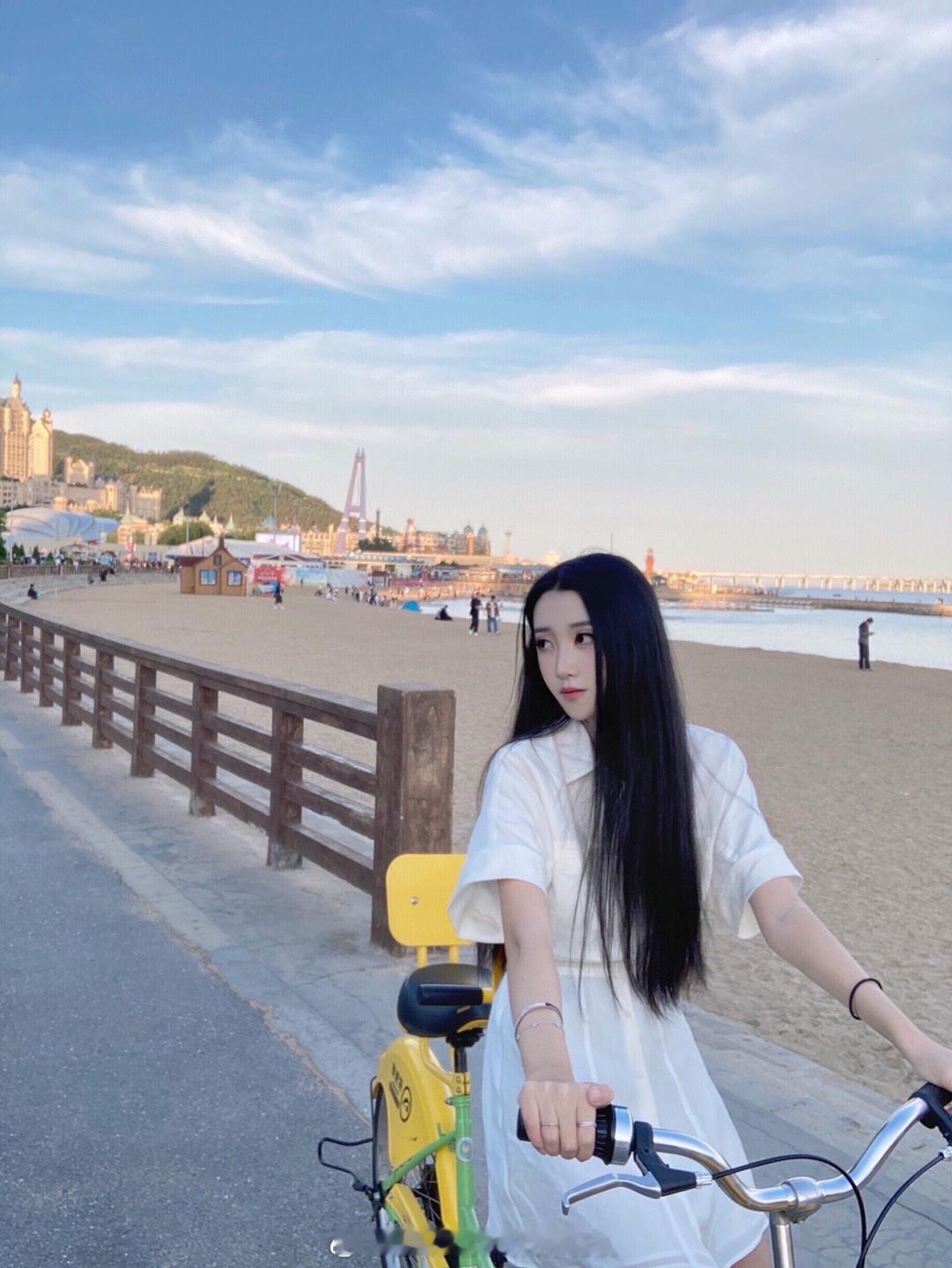 来自吉林建筑大学 身高170cm 体重47kg 喜欢打游戏[心] #校园美女汇#