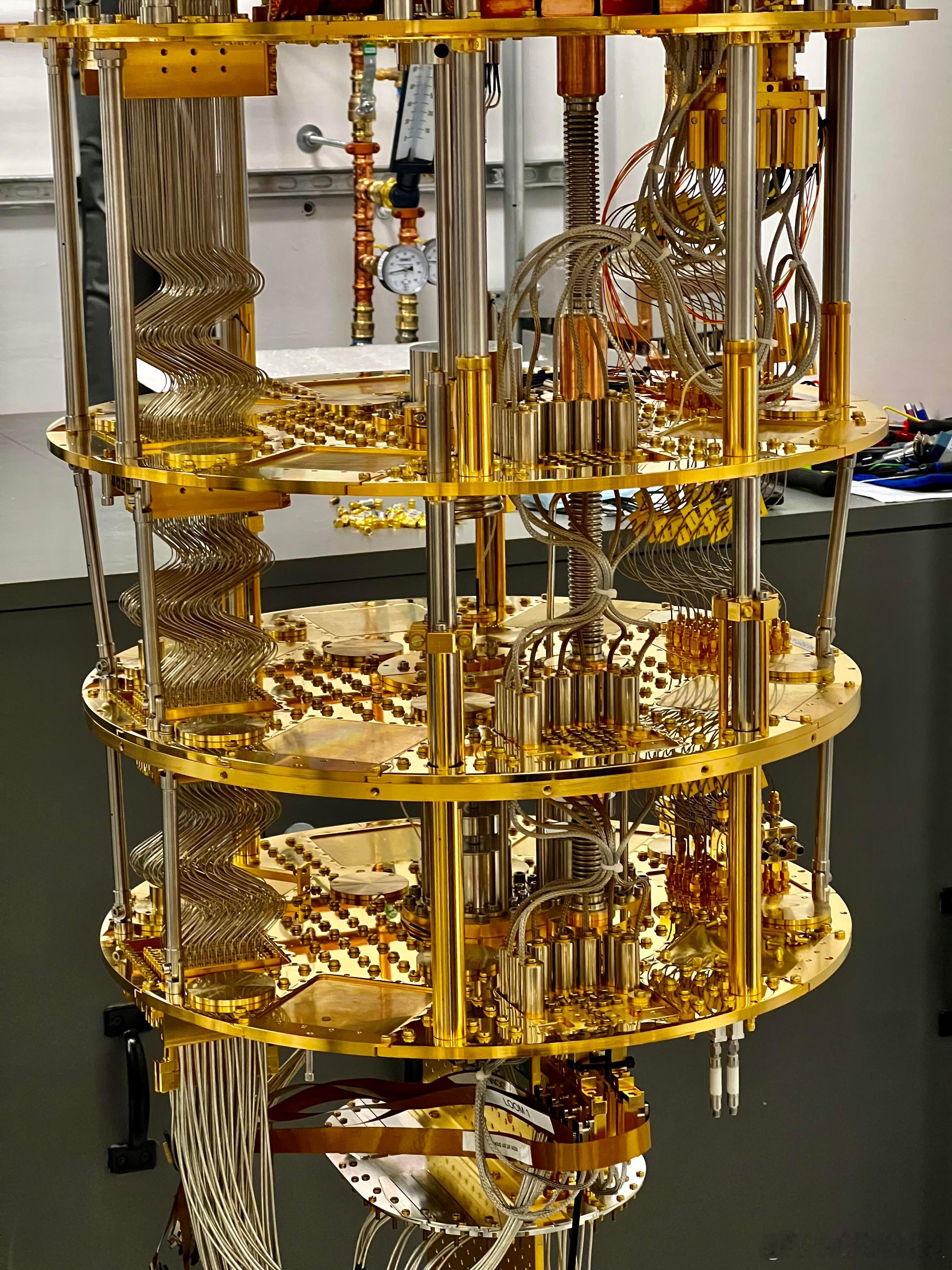 量子计算机让神机妙算具象化了我那天在网上看到，有人分享麻省理工的量子计算机，这样