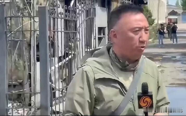 俄罗斯将所谓的外国「记者」带到被占领城市斯塔罗比尔斯克（Starobilsk），