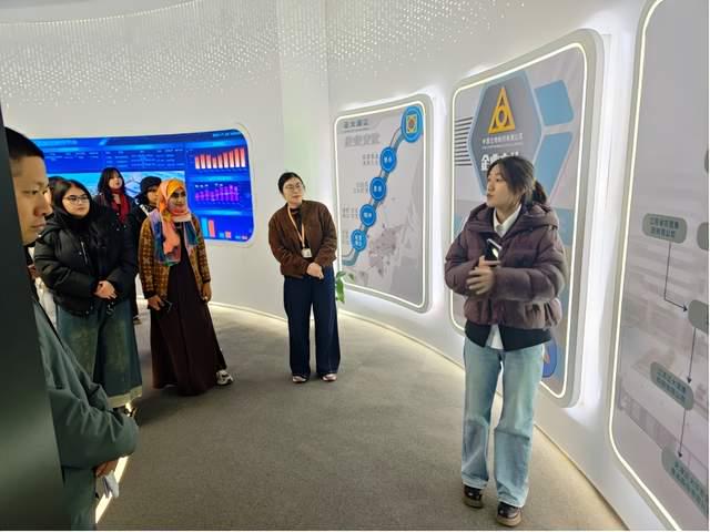 江苏护理职业学院中医药学院药学专业留学生赴江苏正大清江制药开展实践研学活动