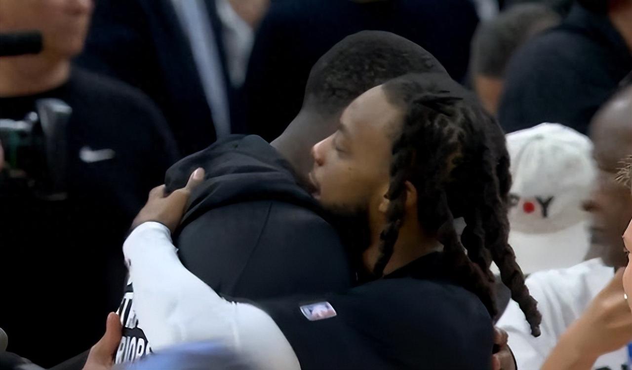 赛后两人被炮轰，科尔和格林一起走吧

勇士队和快船队的对决，原本是以一场精彩的比