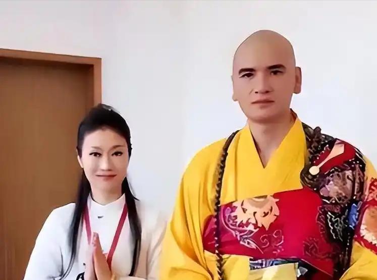 “最帅和尚”金汉杰，抛弃铁饭碗剃度出家，被富婆看上花400万求婚。




 