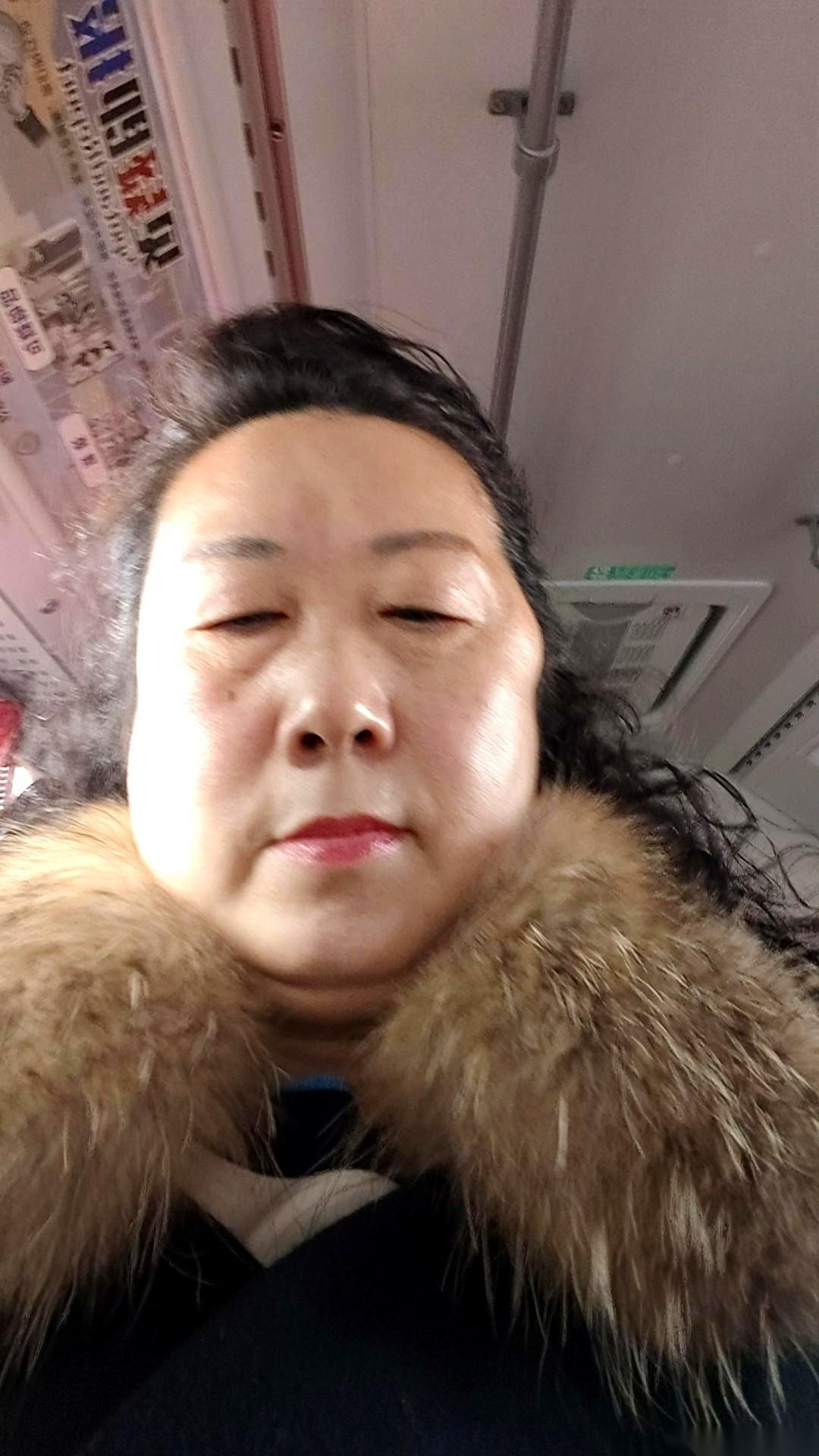 儿子一个月就回来两天，门一关，这屋子就跟漏了气一样，瞬间就瘪了。
就剩我，一个5