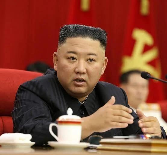 特朗普正盯着伊朗猛炸，金正恩突然连出两记重拳！朝鲜干了三件大事第一，宁边核设施全