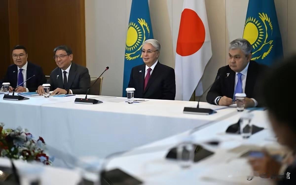 日本为何突然“抱紧”中亚 日本突然“抱紧”中亚，背后算盘打得叮当响。12月19 